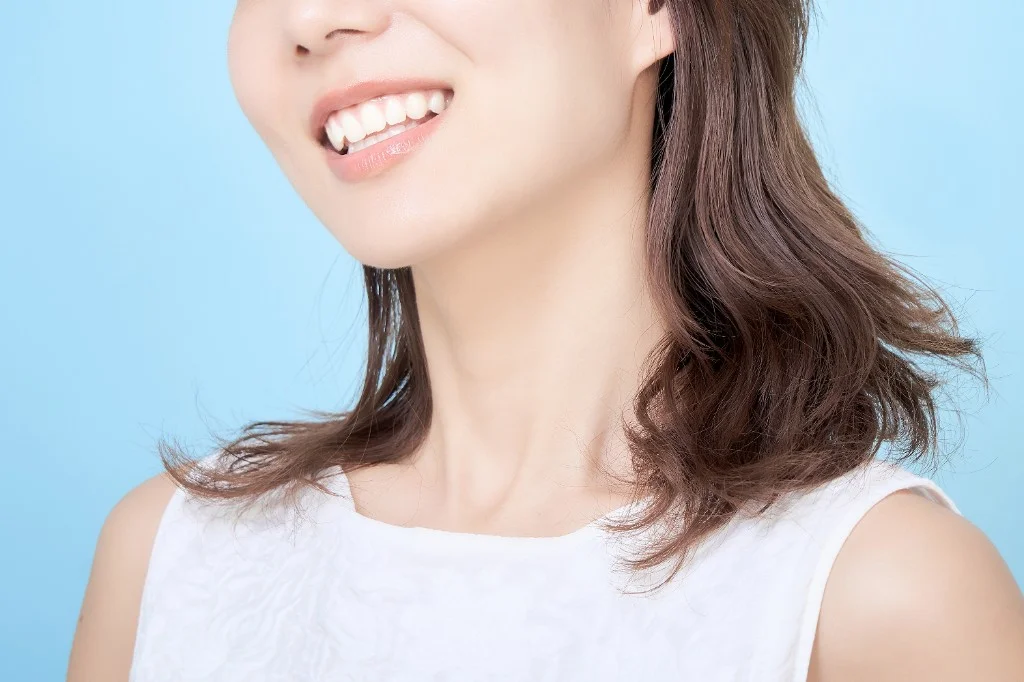 自然な笑顔と白い歯のイメージ